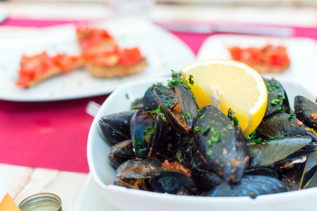 Mussels in White Wine and Garlic - The Village Grocer
